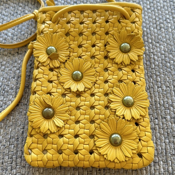 New Lucky Brand leather crossbody. Yellow with flowers. - Picture 3 of 5